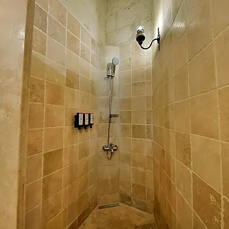 فندق Nora Cave House 5*