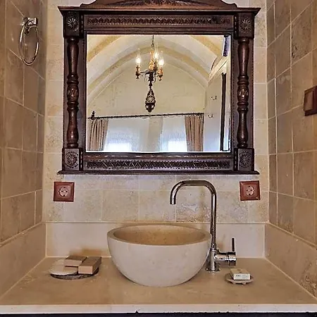 فندق Nora Cave House 5*